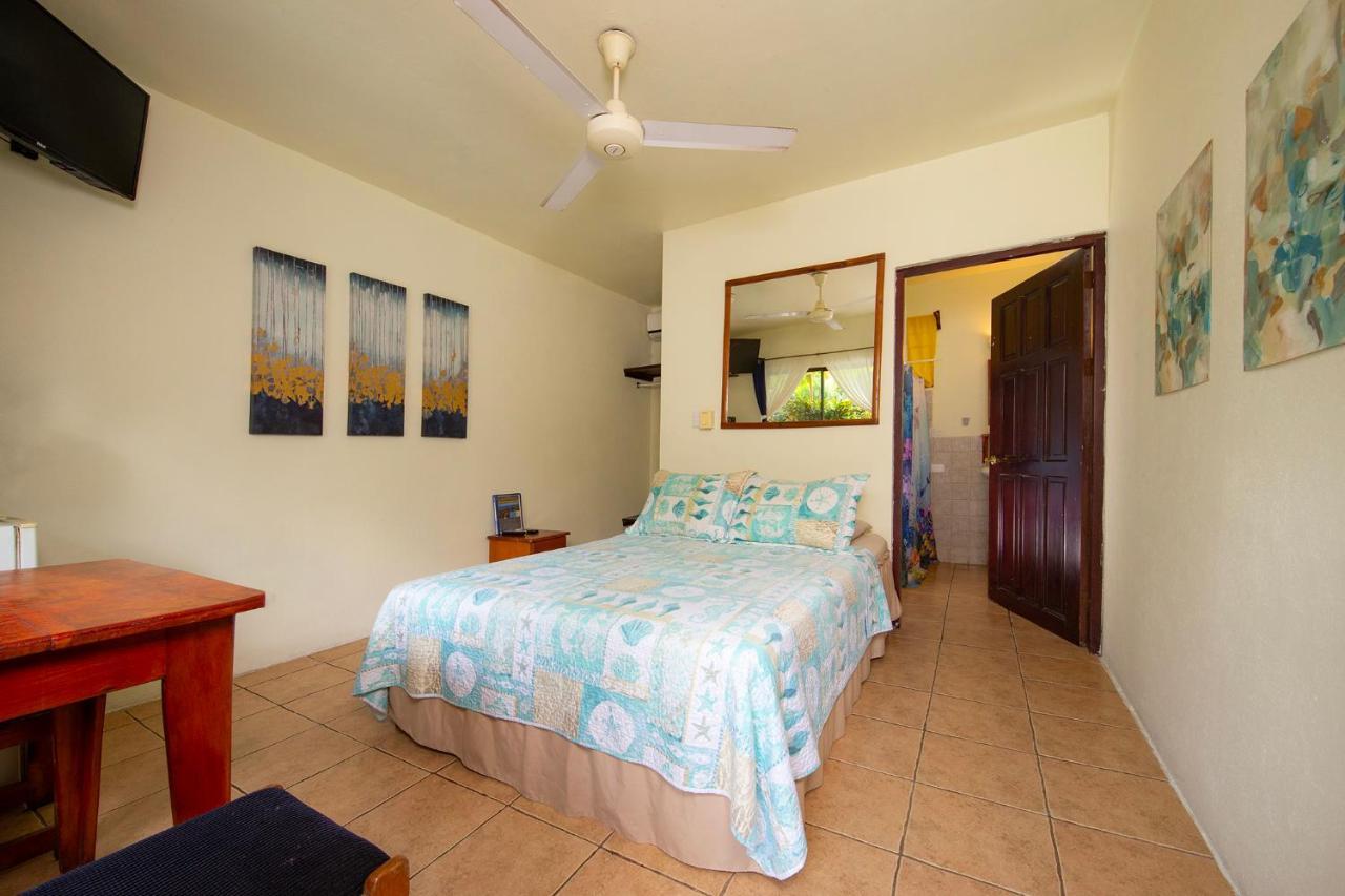 Diversion Tropical Hotel
