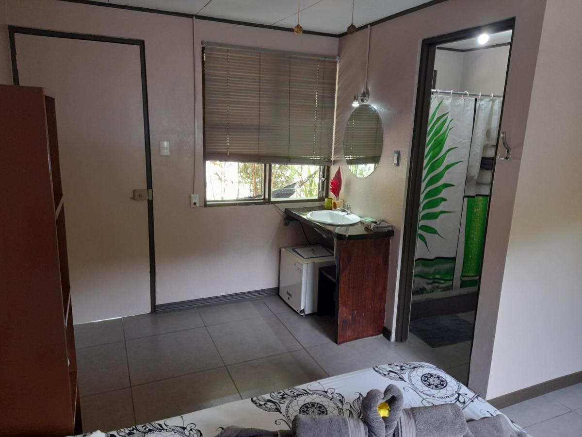 Bed & Breakfast Hotel El Colibri Rojo - Cabinas - Le Colibri Rouge Cahuita