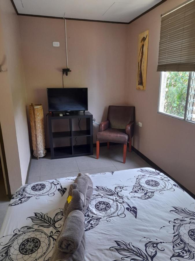 Hotel El Colibri Rojo - Cabinas - Le Colibri Rouge Bed & Breakfast Cahuita