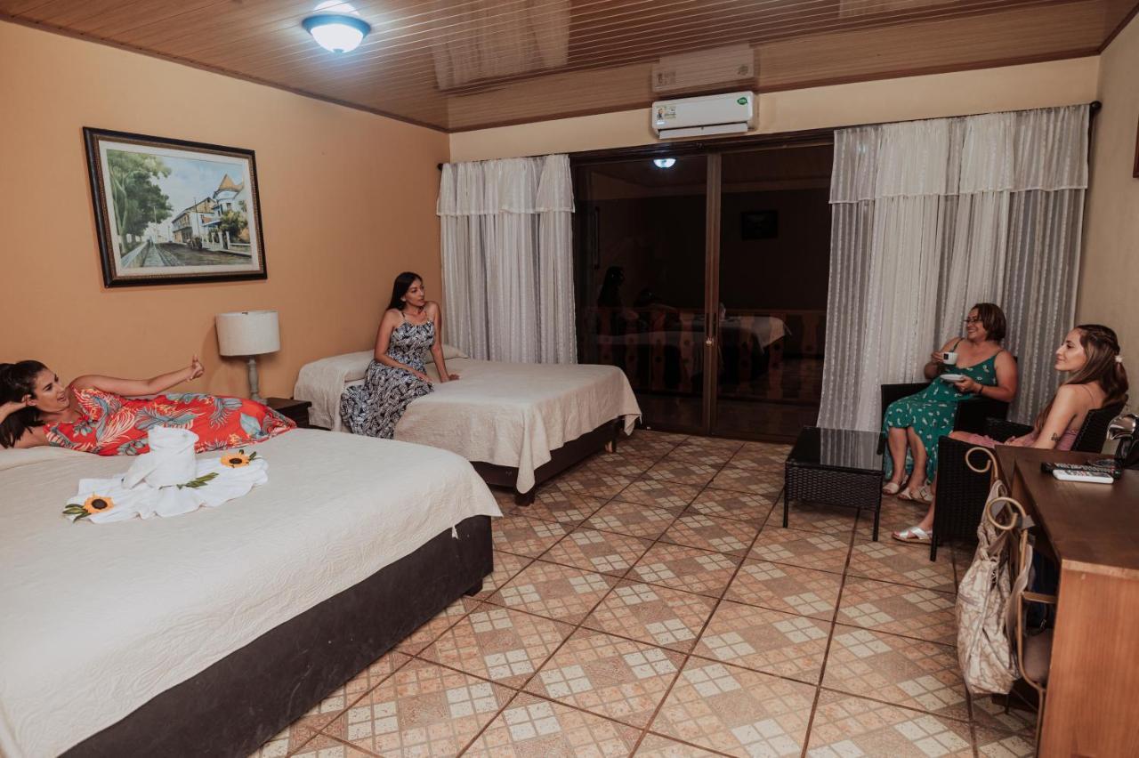 Ara Ambigua Hotel Sarapiqui