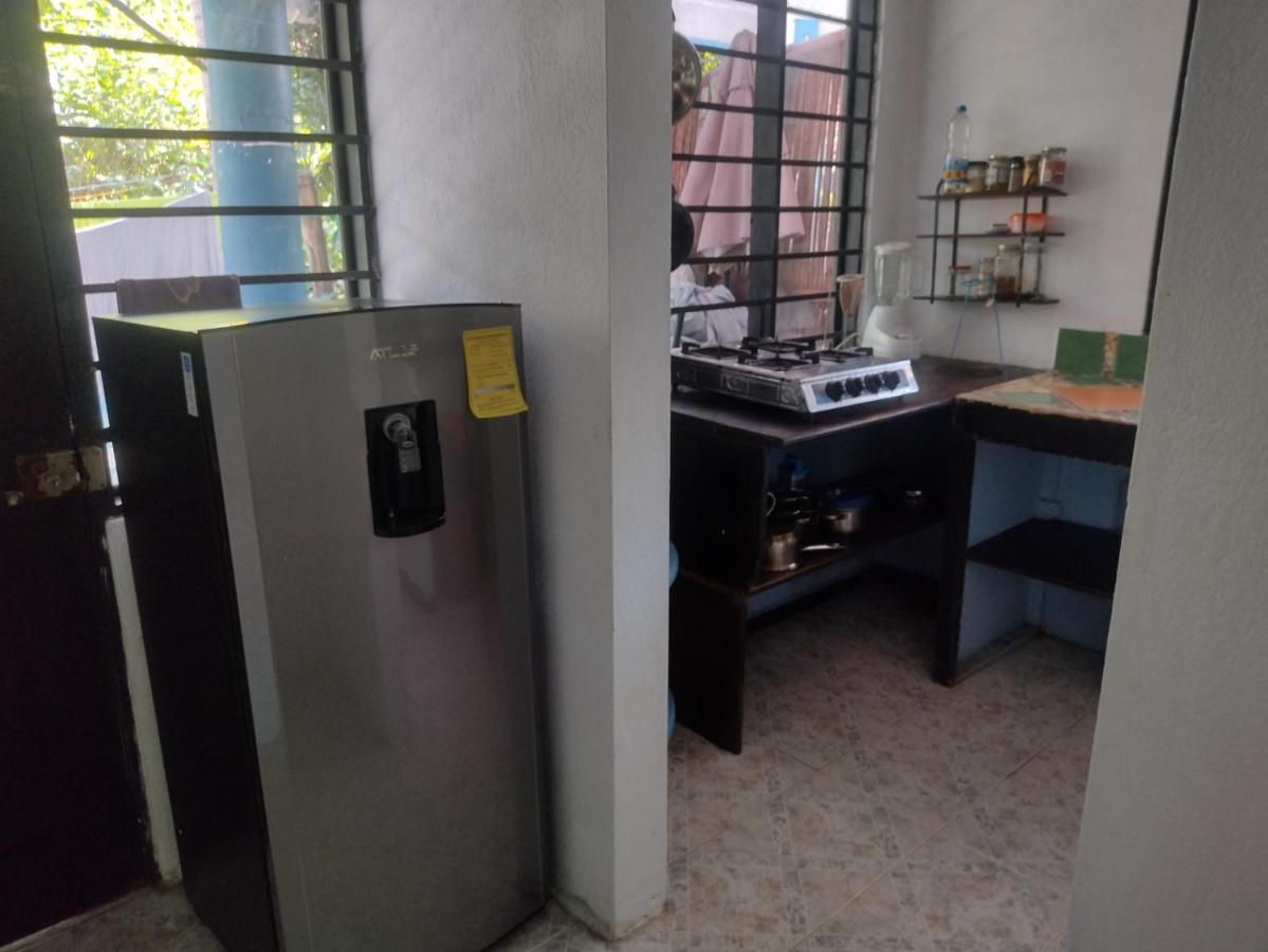 Cabinas Del Mar Hostel *