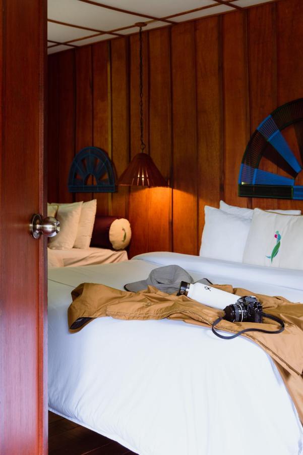 Lodge Trogon