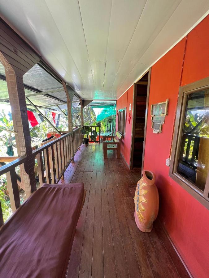 Pura Vida Hostel *