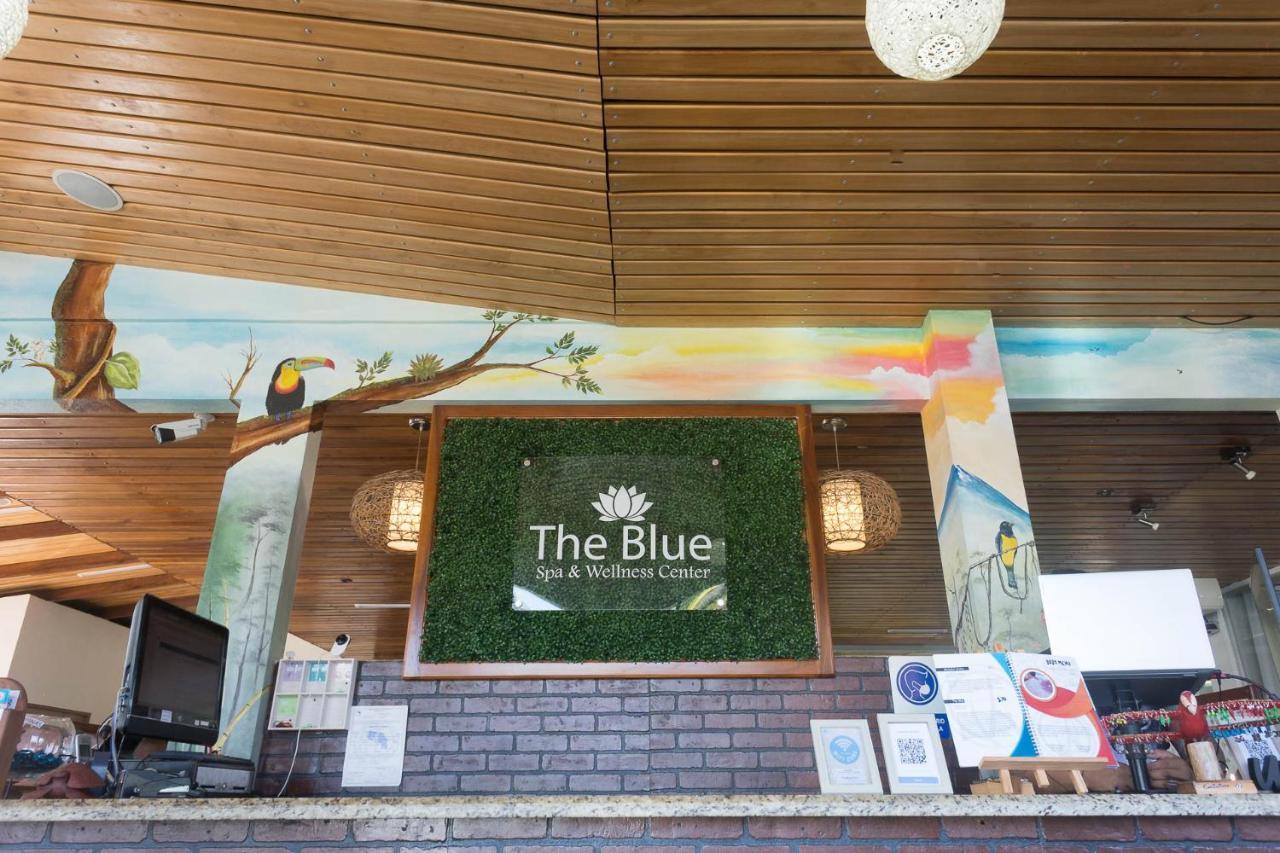 The Blue & Hotel *