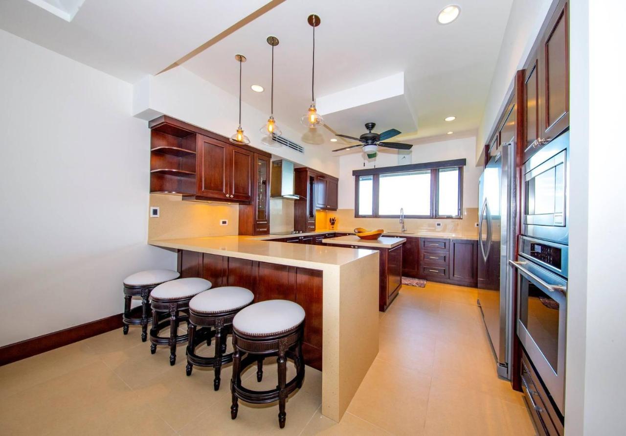 360 Splendor Del Pacifico Residences