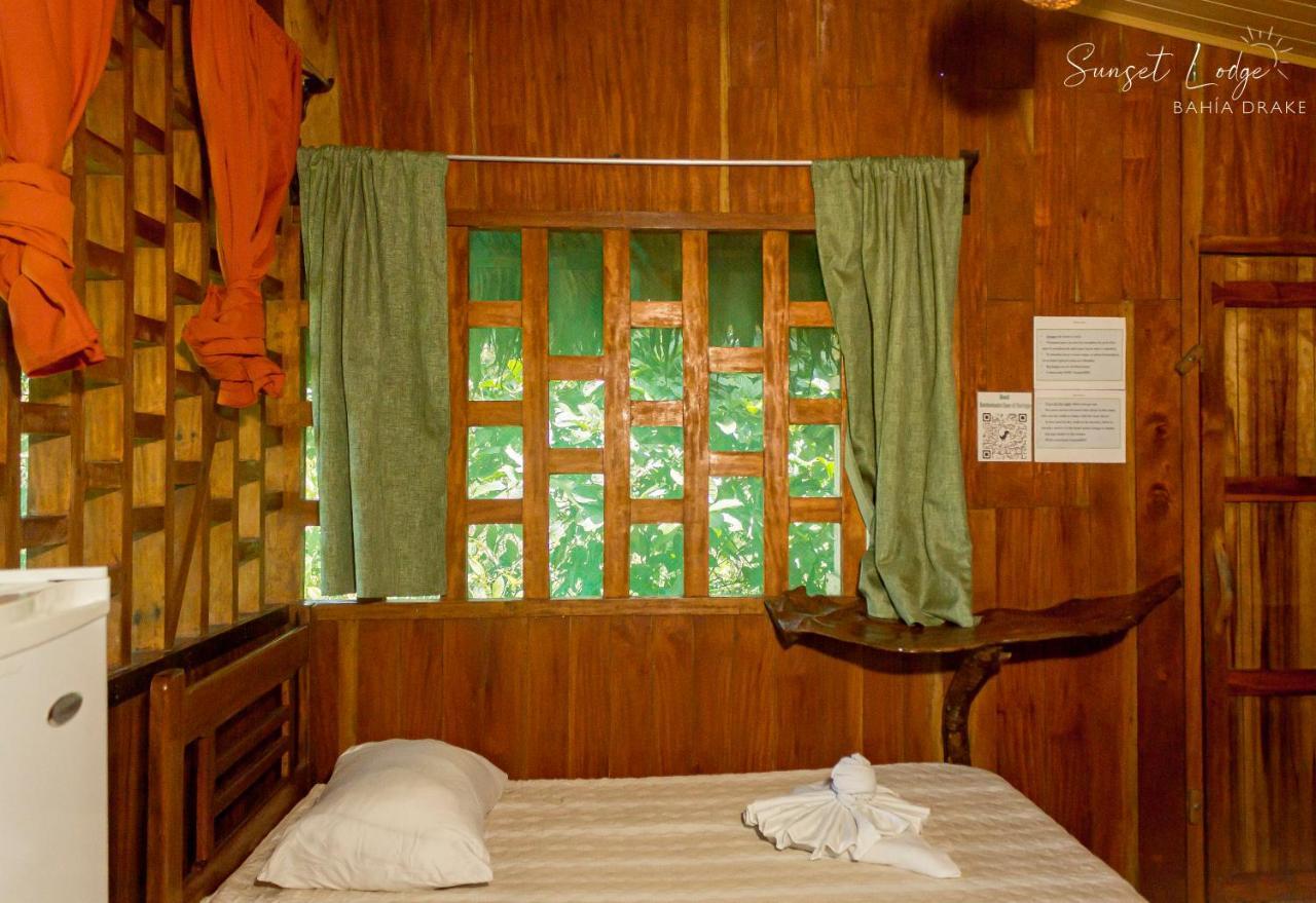 Sunset Lodge *