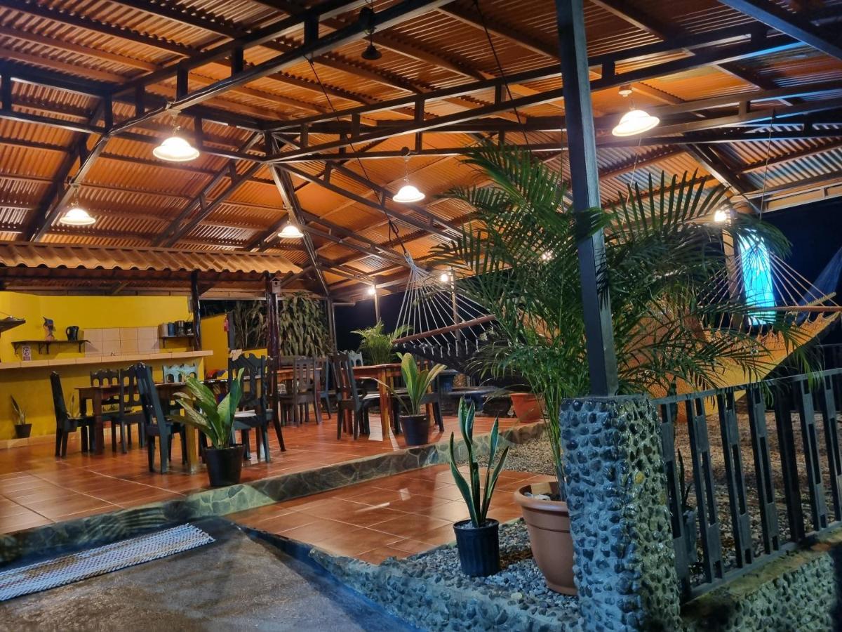 Hotel Cabinas Pura Vida Tour Operator 2*