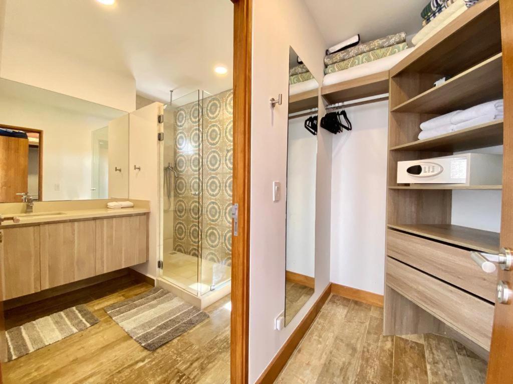 Apartment Tropical Luxury 2bdr - Pool View - At The *