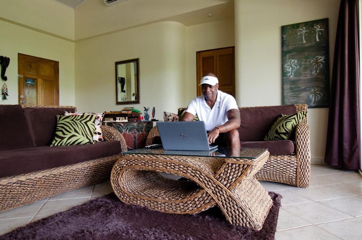 Cocomar Beachfront Hotel Parrita