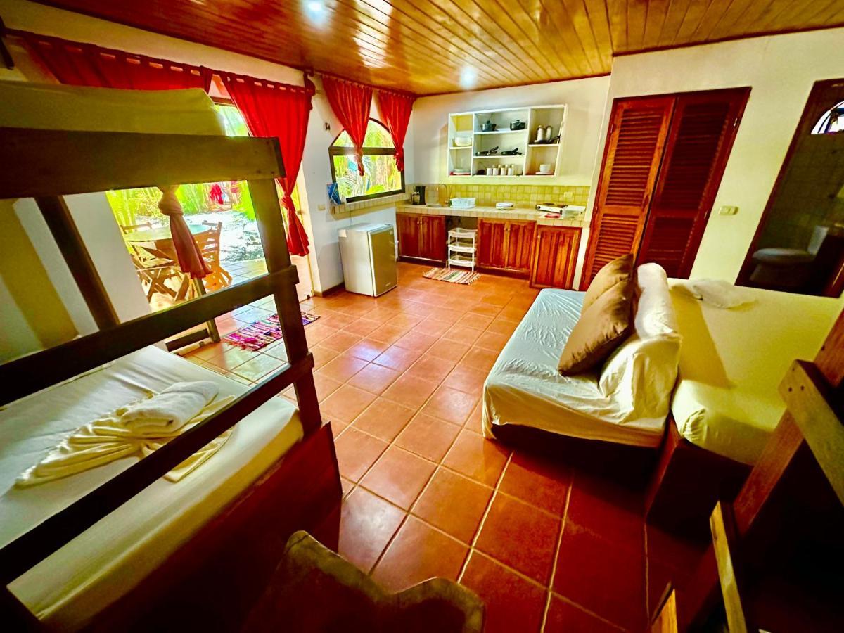Pacifica Surf Studios 3* Playa Santa Teresa (Puntarenas)