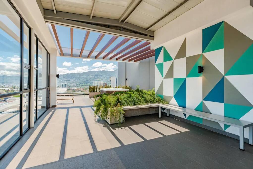Apartment Rooftop Jacuzzi And View *