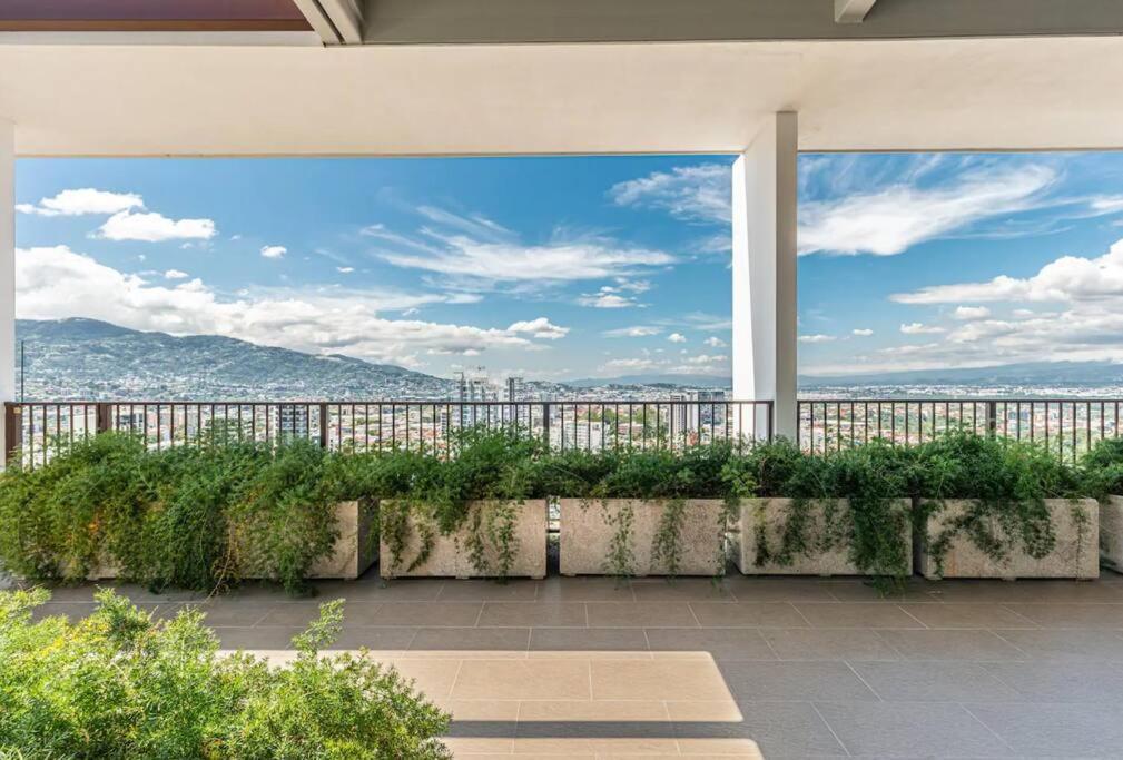 Apartment Rooftop Jacuzzi And View *