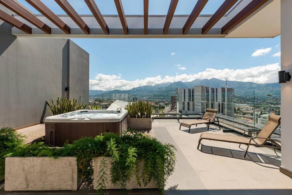 Apartment Rooftop Jacuzzi And View