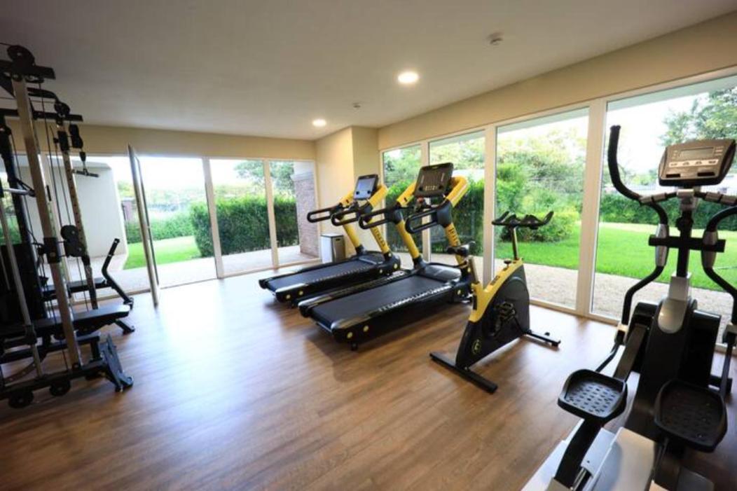 Tropical Luxury 2bdr - Pool View - At The Apartment *
