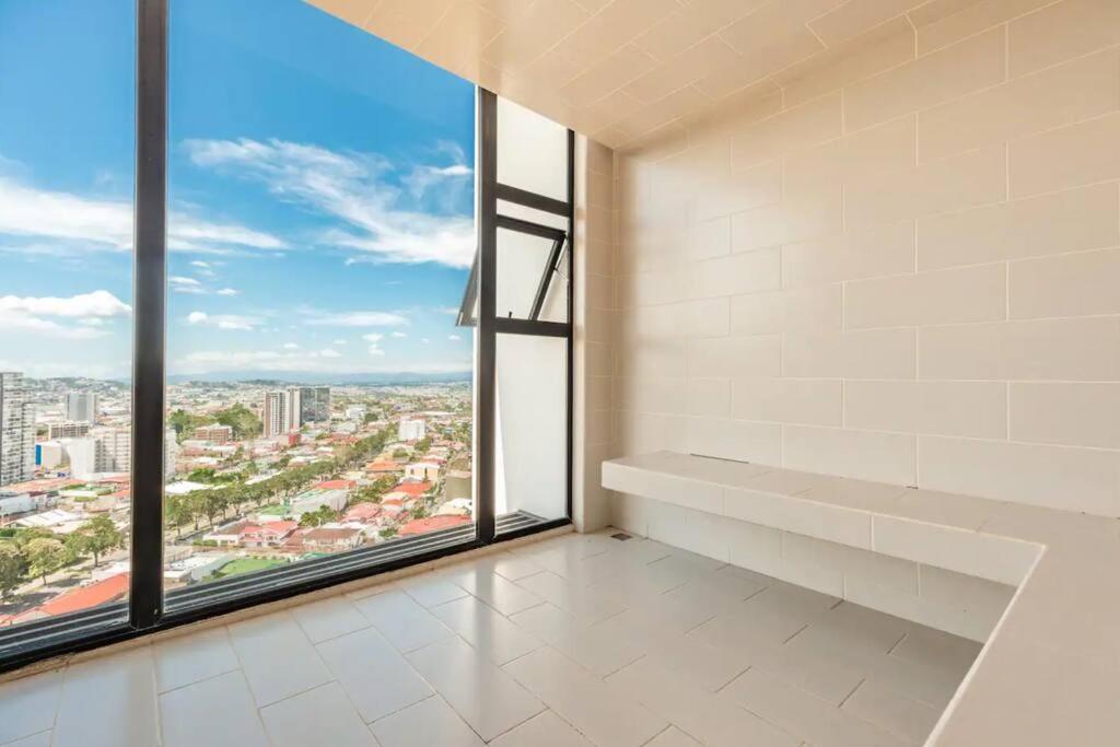 Rooftop Jacuzzi And View *
