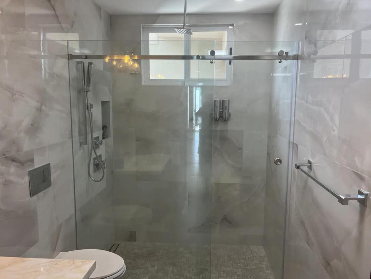 Break Water Point Penthouse 7th Floor Apartment *