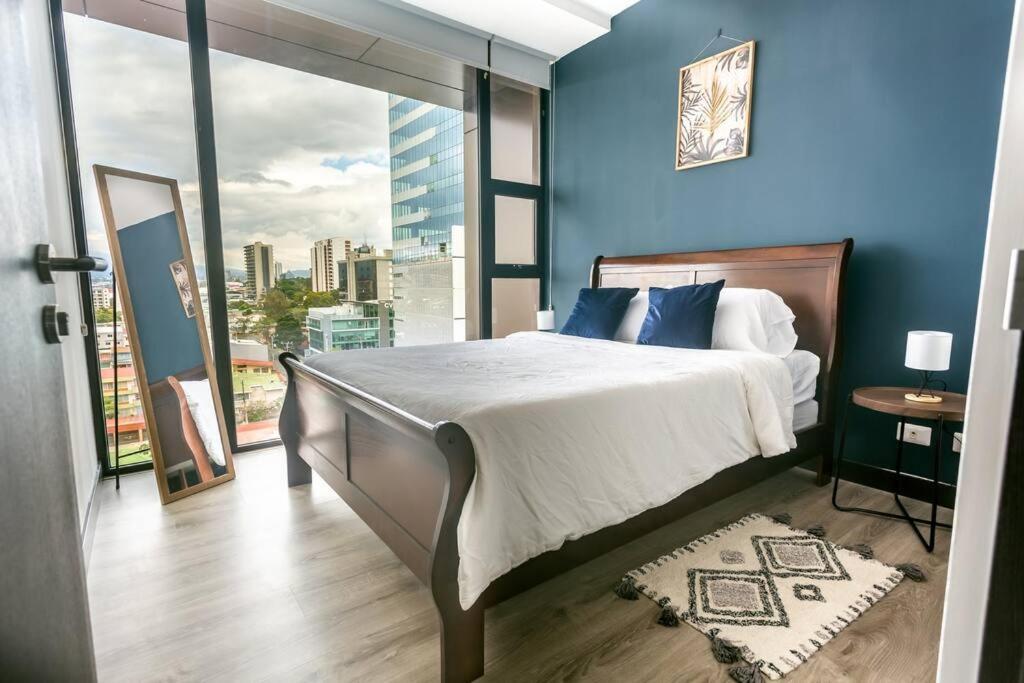 10th Floor & Rooftop Jacuzzi