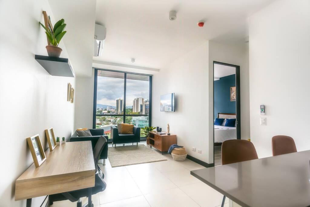 Apartment 10th Floor & Rooftop Jacuzzi *