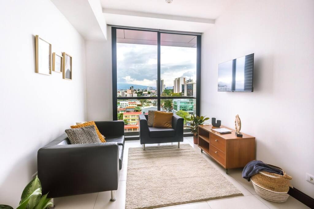 Apartment 10th Floor & Rooftop Jacuzzi
