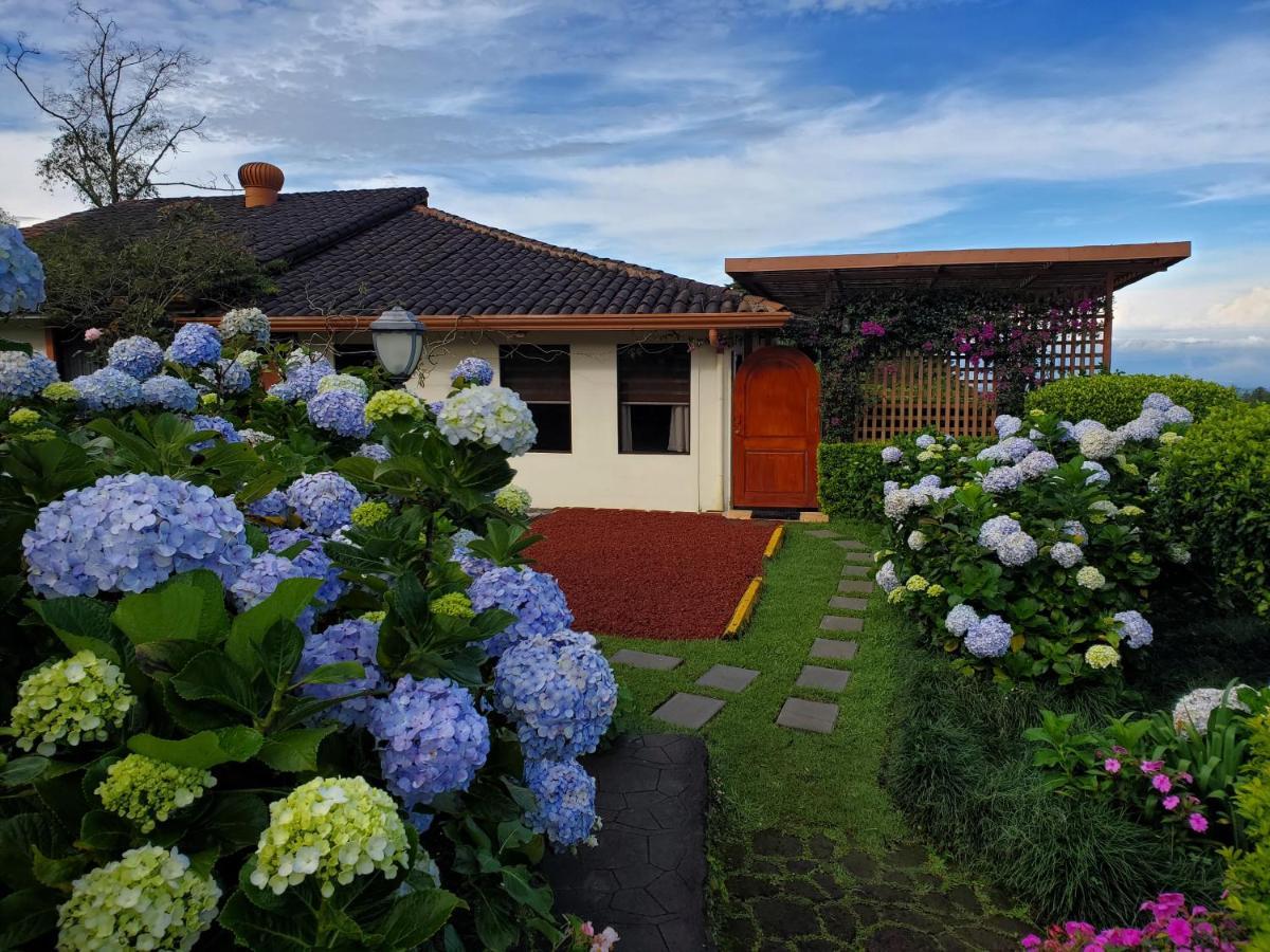 Hotel Finca Paraiso Mountain Retreat Near San Jose Airport