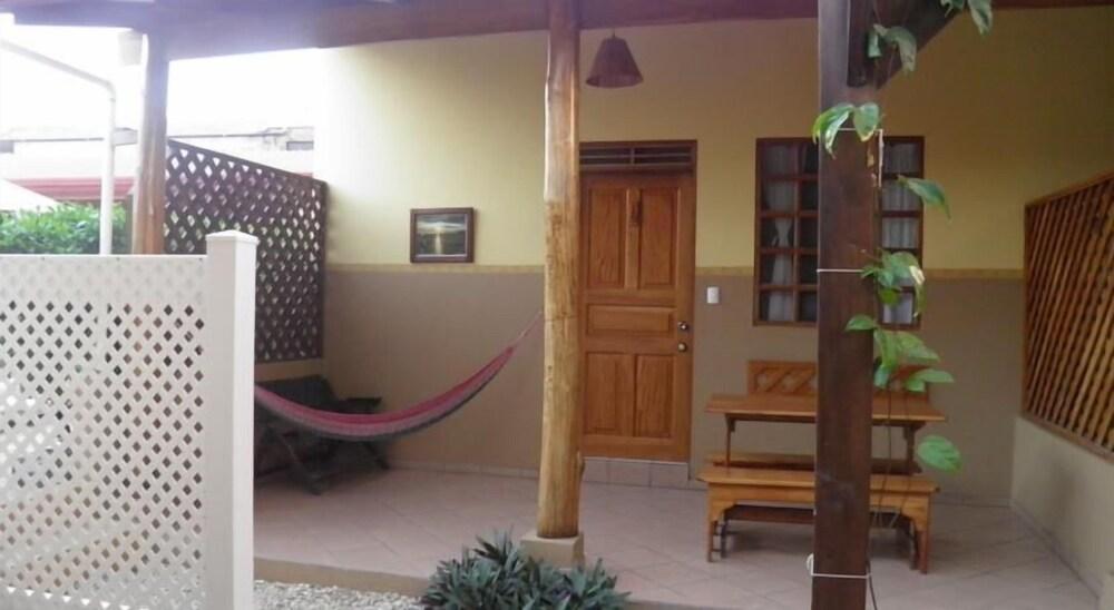 Cabinas El Colibri 3*
