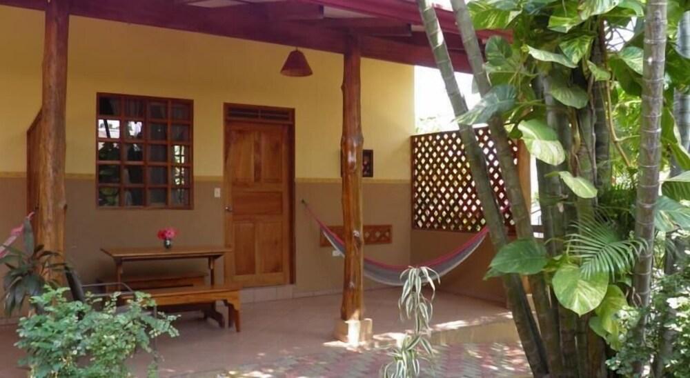 Cabinas El Colibri Hotel