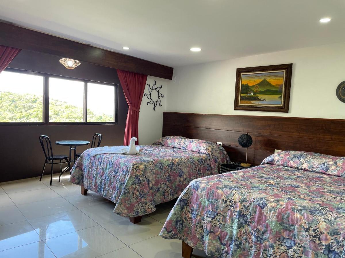 Cabinas Vista Al Golffo Hostel *