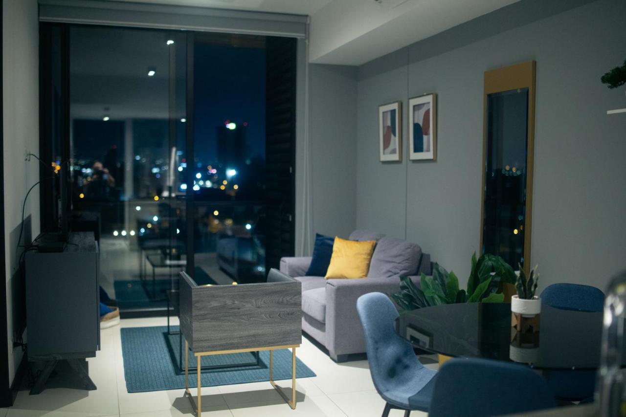 Rooftop Jacuzzi And View Apartment