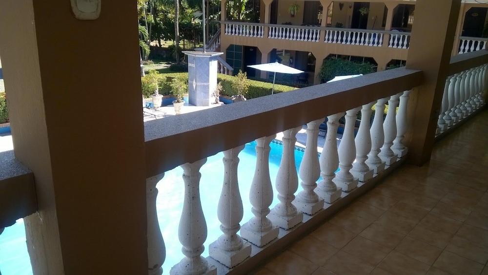 Carara Hotel