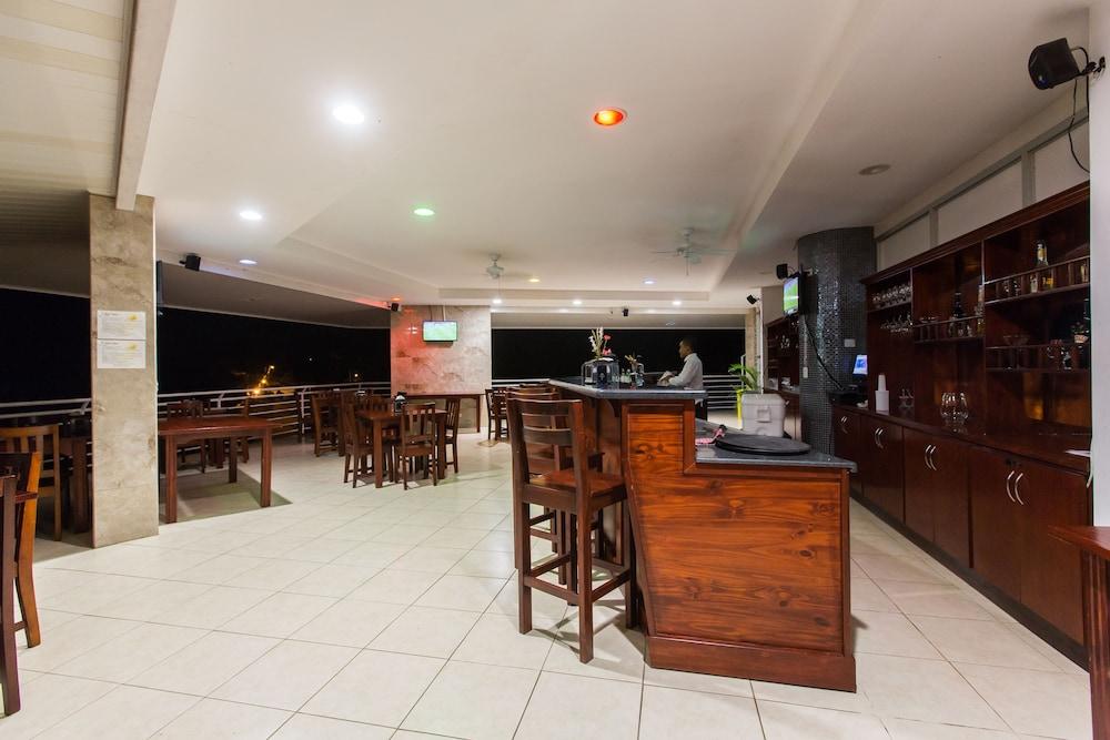 Hotel Arenas En Punta Leona