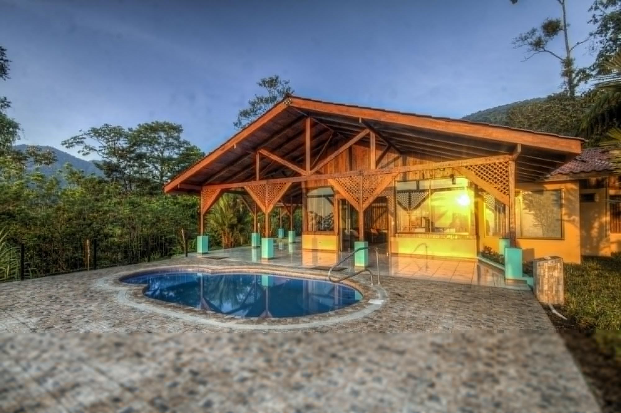 Waterfall Lodge *