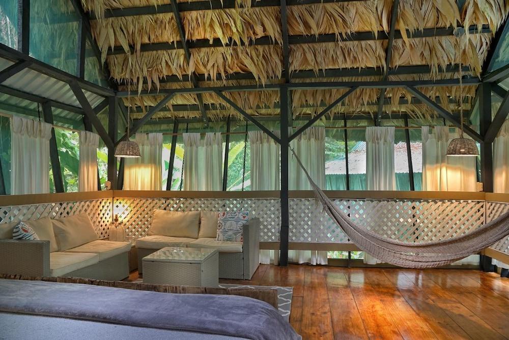 Almonds And Corals Hotel
