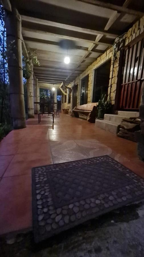 Reserva Y Robles Mimosos * Cartago