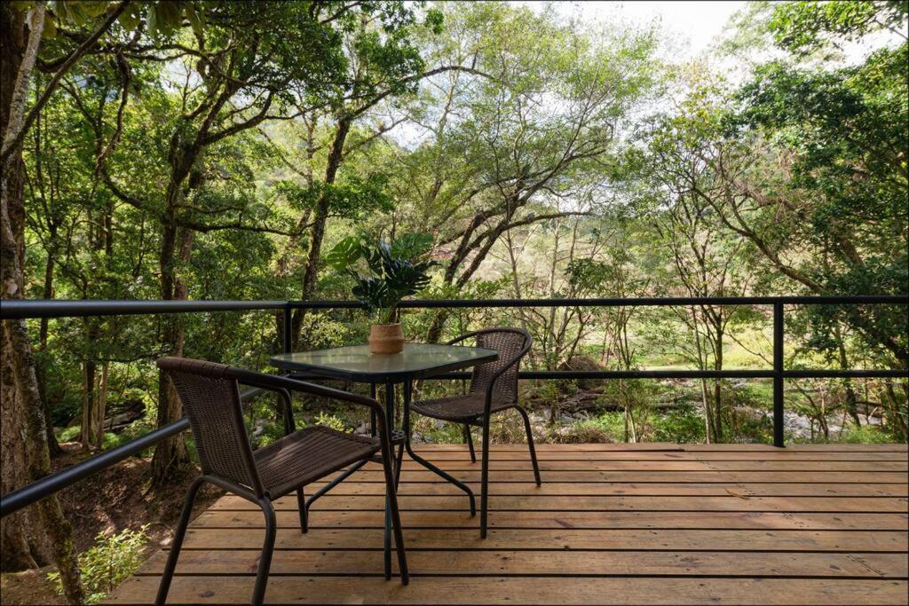 Unicorn Lodge: Direct Riverfront : Unique Experience