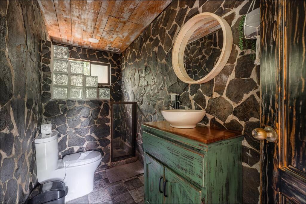 Chalet Unicorn Lodge: Direct Riverfront : Unique Experience San Gerardo de Dota