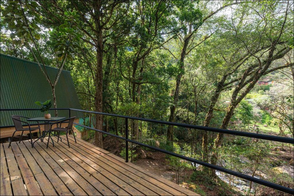 Chalet Unicorn Lodge: Direct Riverfront : Unique Experience San Gerardo de Dota
