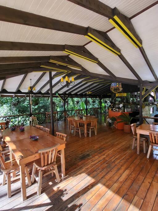 Unicorn Lodge: Direct Riverfront : Unique Experience Chalet *