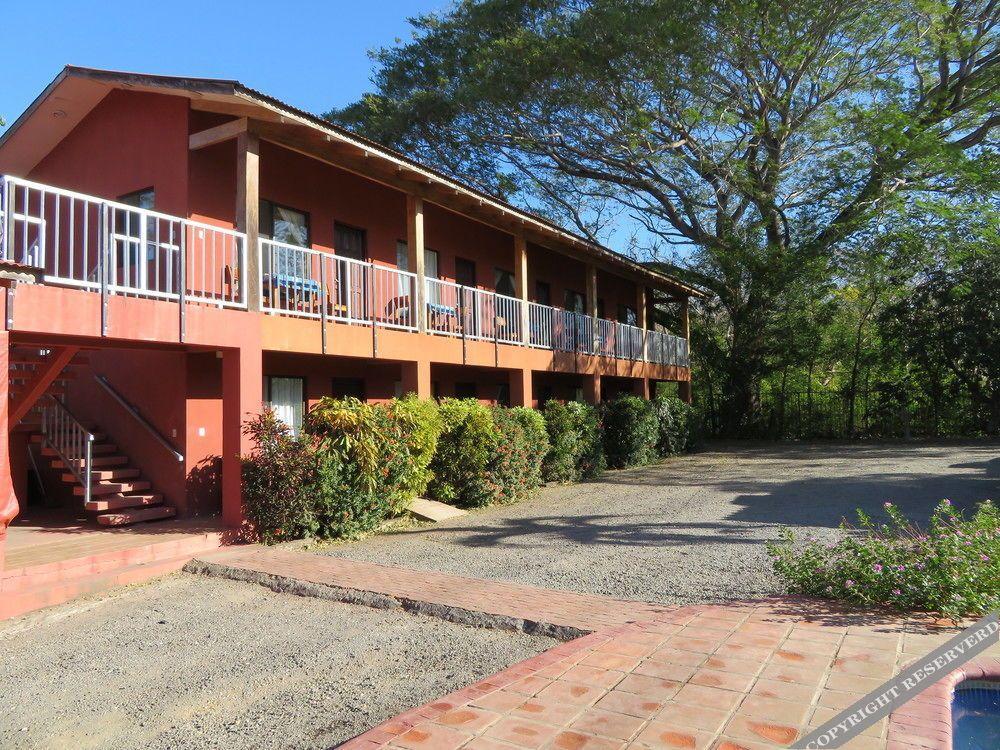 Diversion Tropical Hotel