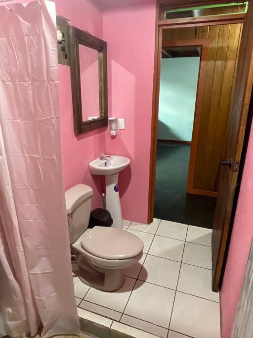 Fortuna Pink Holiday home La Fortuna