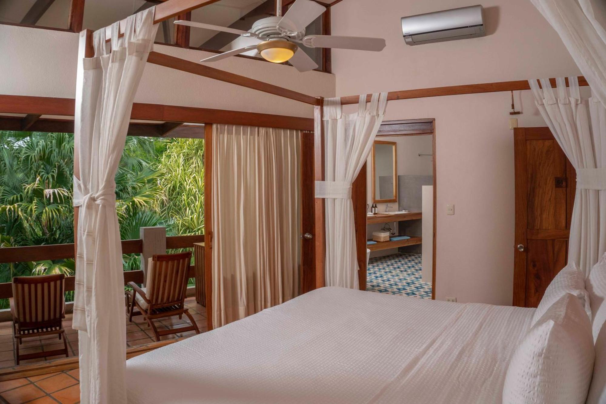 Capitan Suizo Beachfront Boutique Hotel 4*