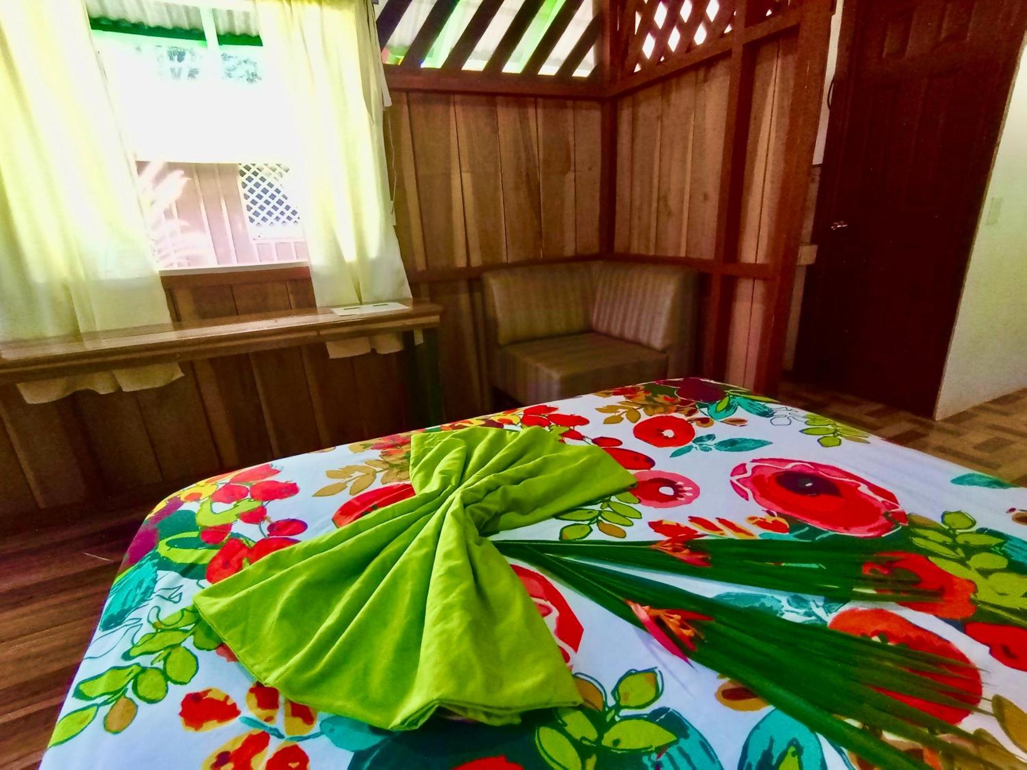 Lodge Alouatta And Canopy *