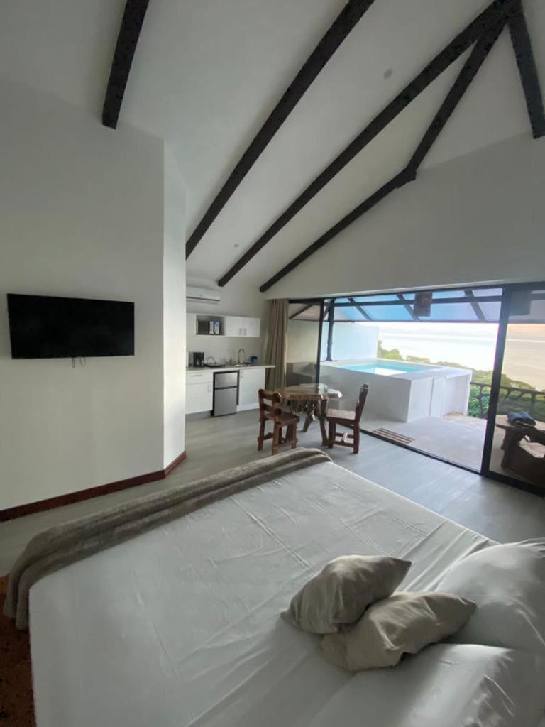 Akua Ocean View Hotel