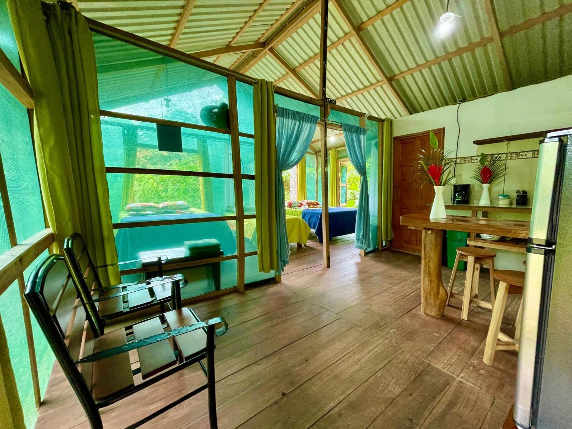 Alouatta And Canopy Lodge *