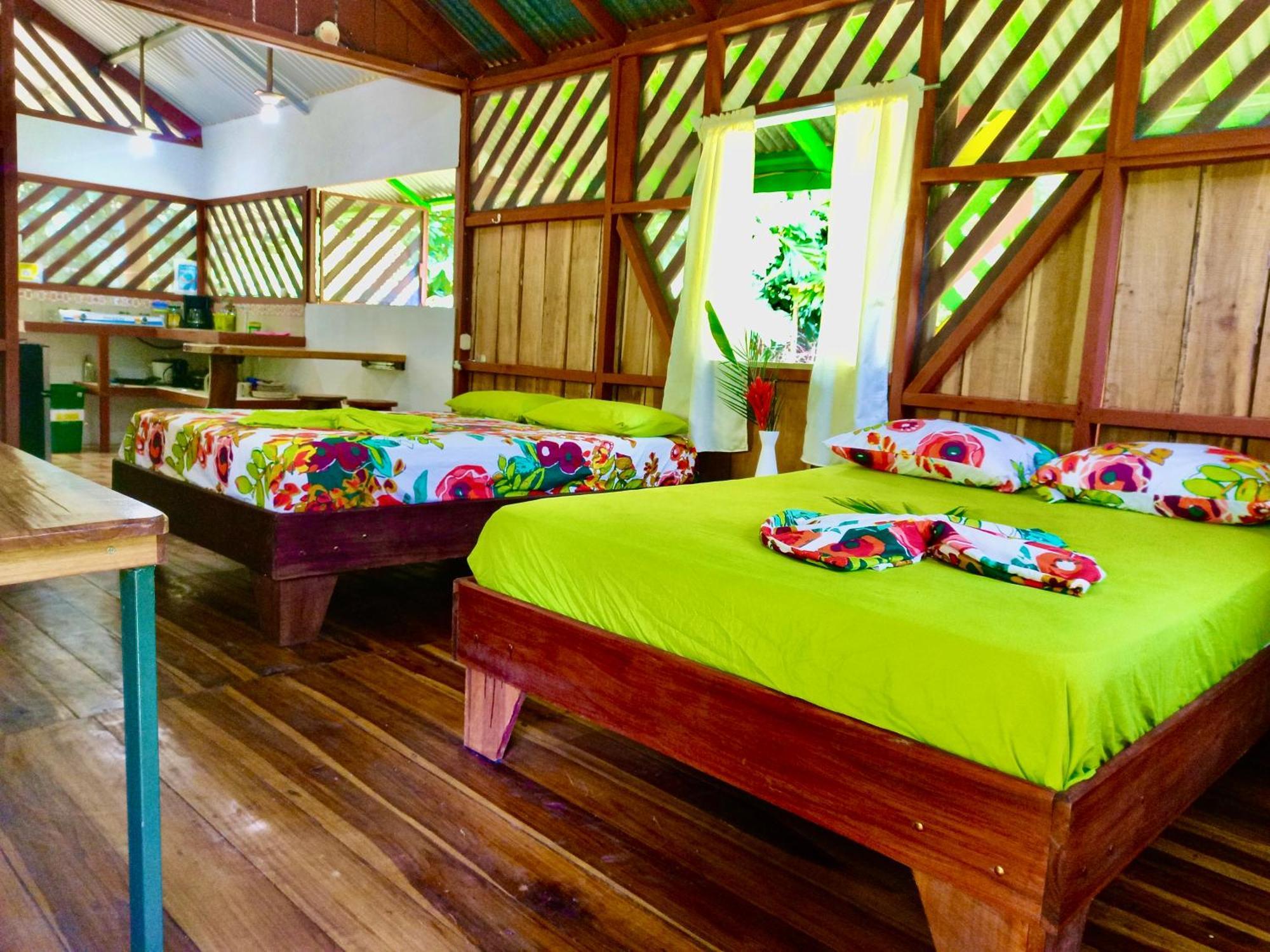 Lodge Alouatta And Canopy