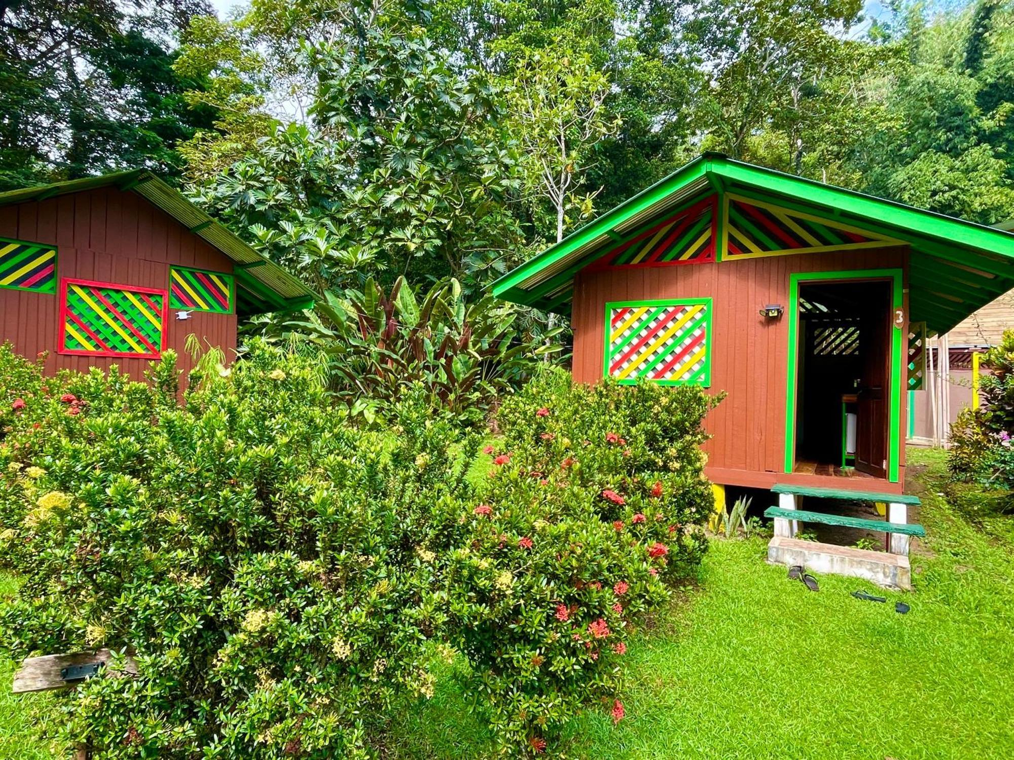Lodge Alouatta And Canopy *