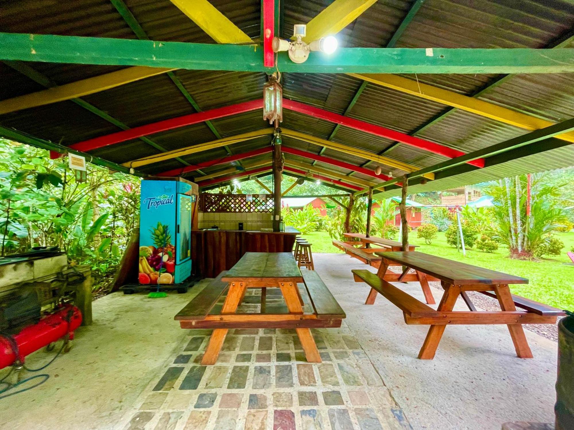 Lodge Alouatta And Canopy