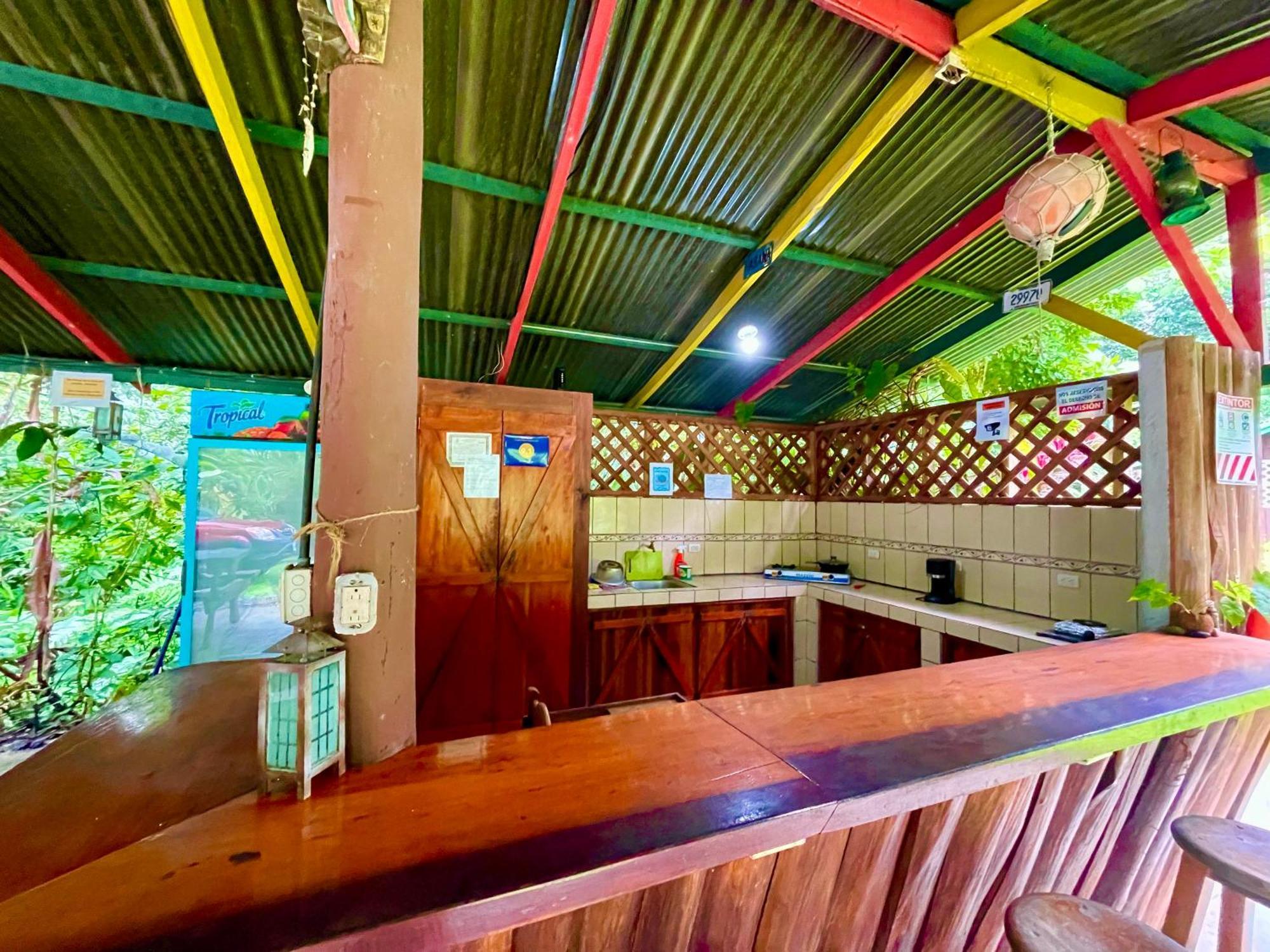 Lodge Alouatta And Canopy