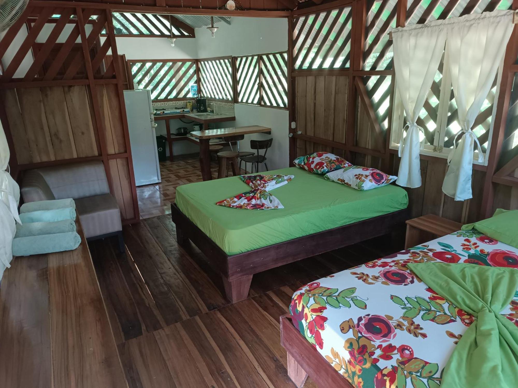 Lodge Alouatta And Canopy