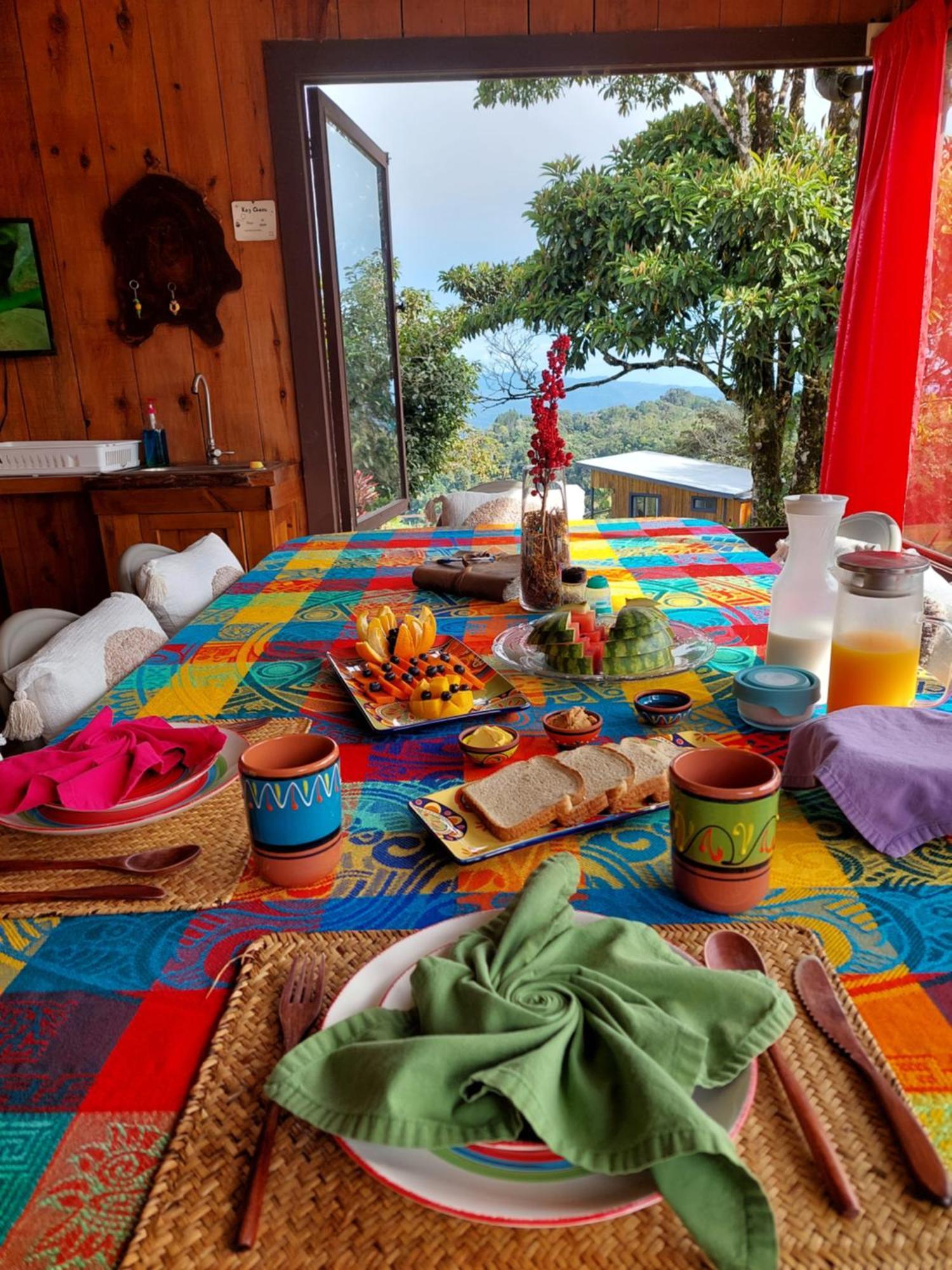 Reventazon River Mountain Ranch Bed & Breakfast