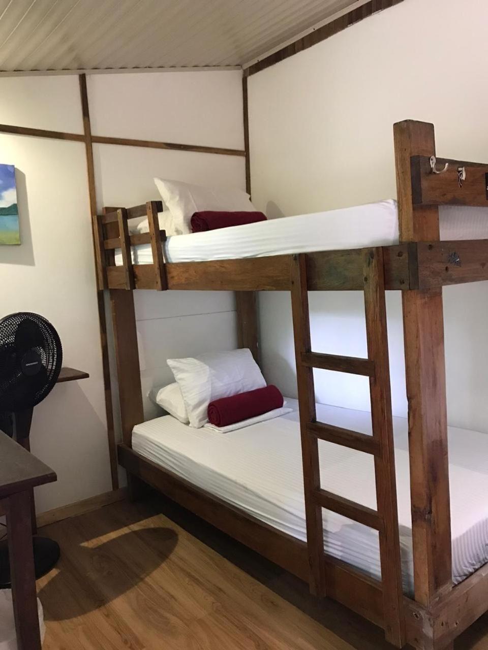 Hotel Mal Pais Surf Camp